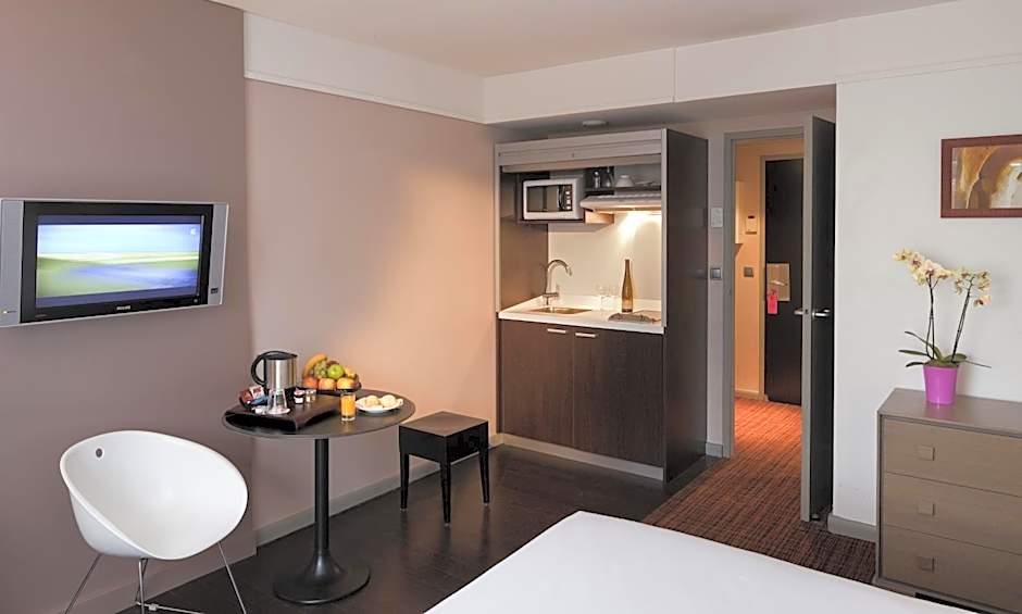 Residence Mercure Paris La Defense Grande Arche