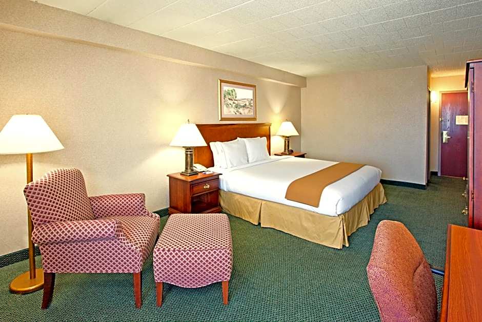 Holiday Inn Express and Suites Pittsburgh West Mifflin By IHG