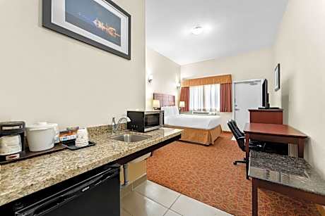 Queen Room - Mobility Accessible/Non-Smoking