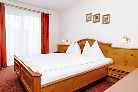 Double Room with Balcony (2 Adults + 1 Child)