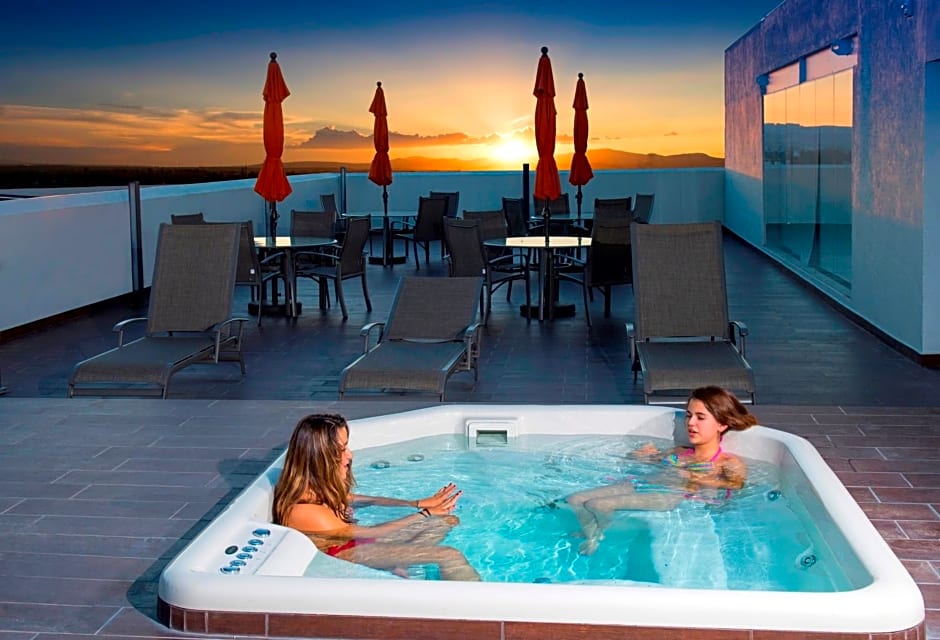 Holiday Inn Express & Suites Queretaro By IHG