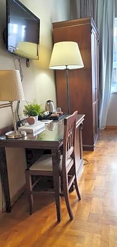 Smart Hotel Gallery House
