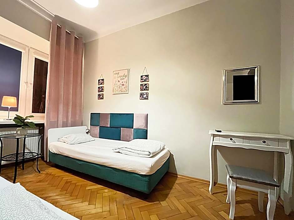 Hostel Helvetia - Private Rooms in City Center