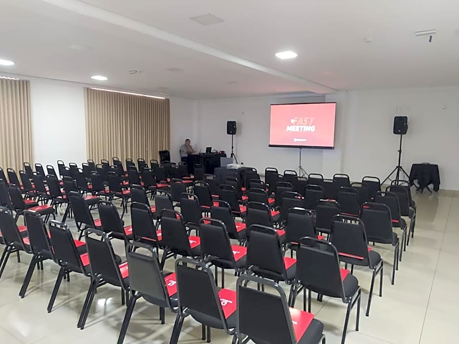 Ipe Center Hotel