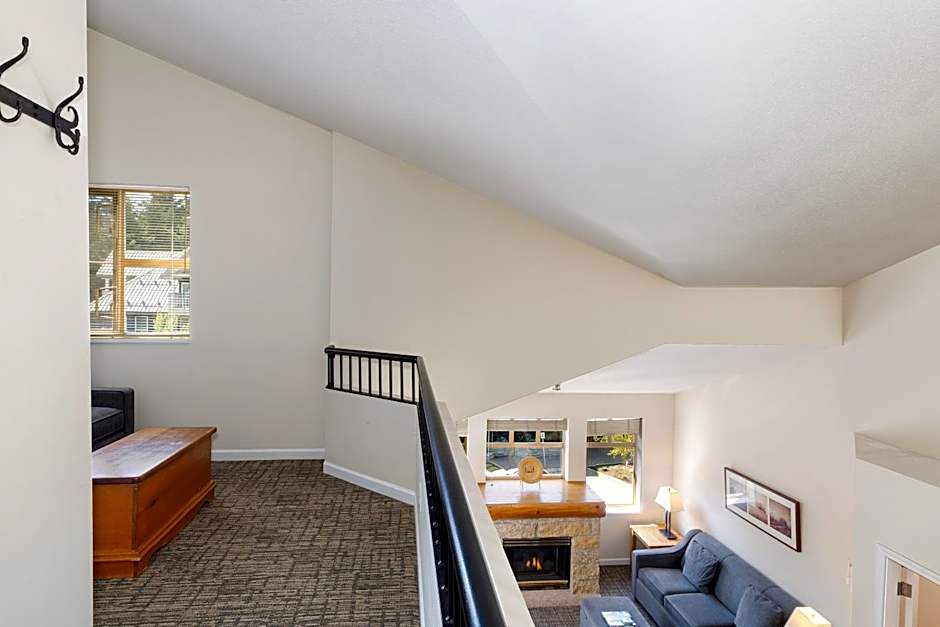 Tyndall Stone Lodge by Whiski Jack