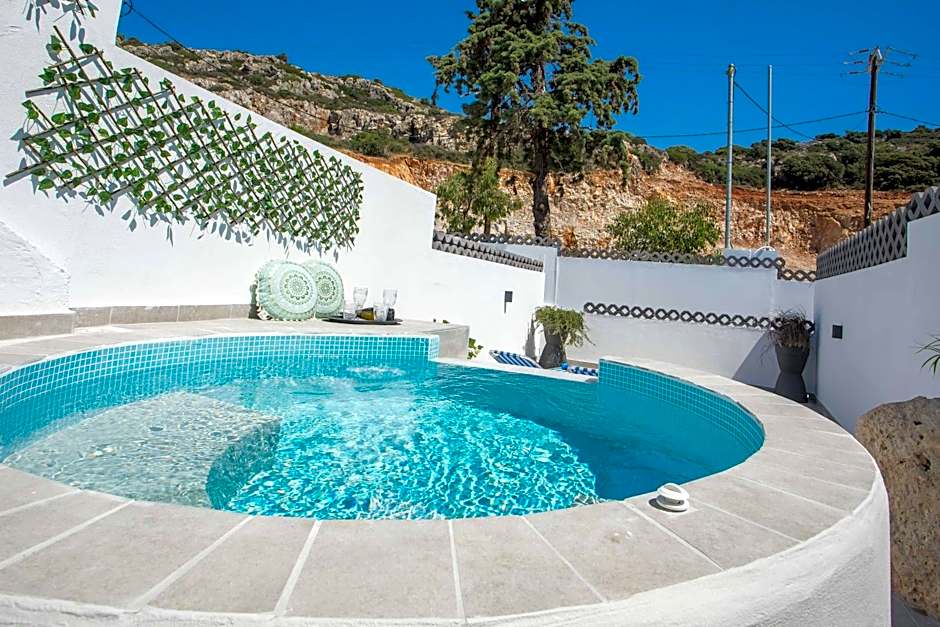 CASA MIKELE by Sarikas - SEA SIDE SUITES and STUDIOS -adults only