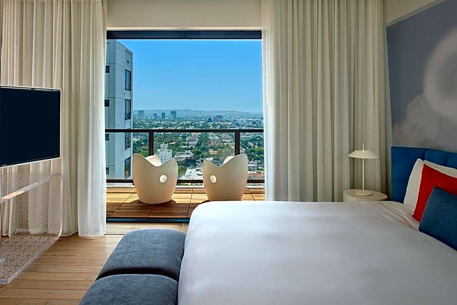 The Valorian Los Angeles, Curio Collection by Hilton