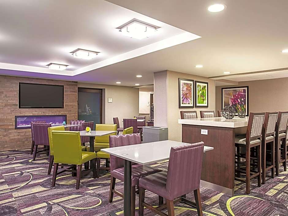 La Quinta Inn & Suites by Wyndham Baltimore N/White Marsh