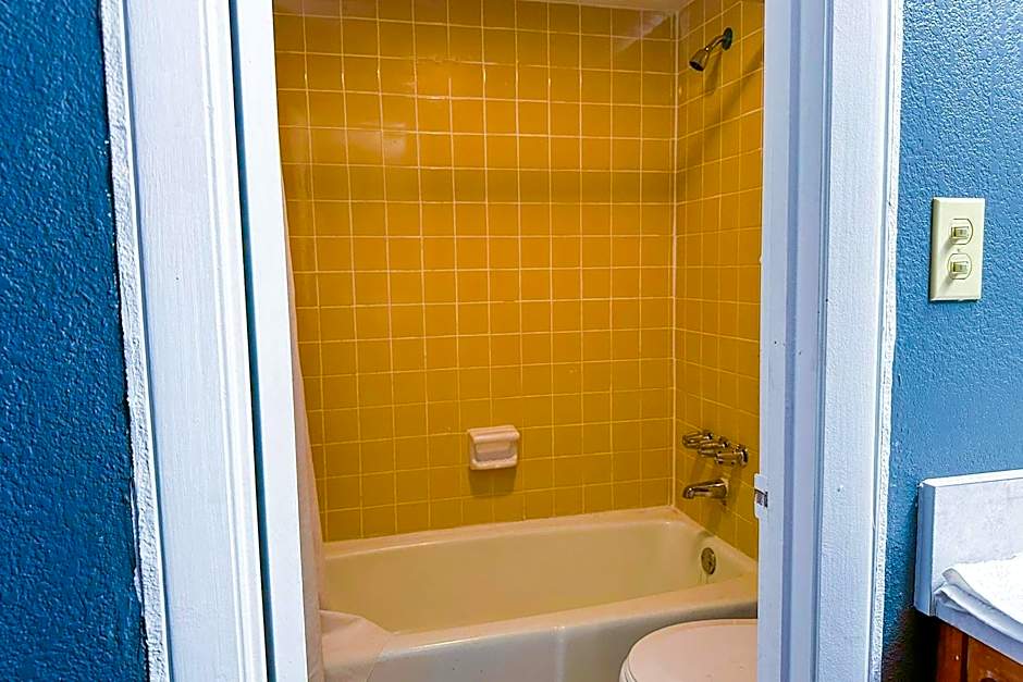 Hahira Inn By OYO near Valdosta