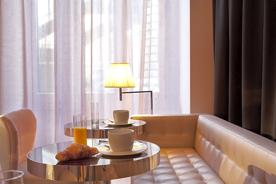 First Hotel Paris Tour Eiffel