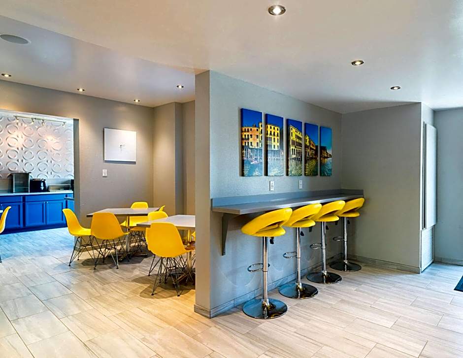 Studio Z, Ascend Hotel Collection