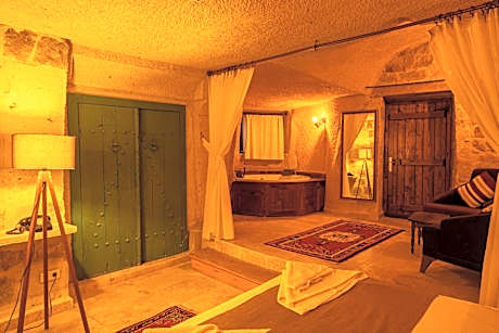 Queen Room with Spa Bath