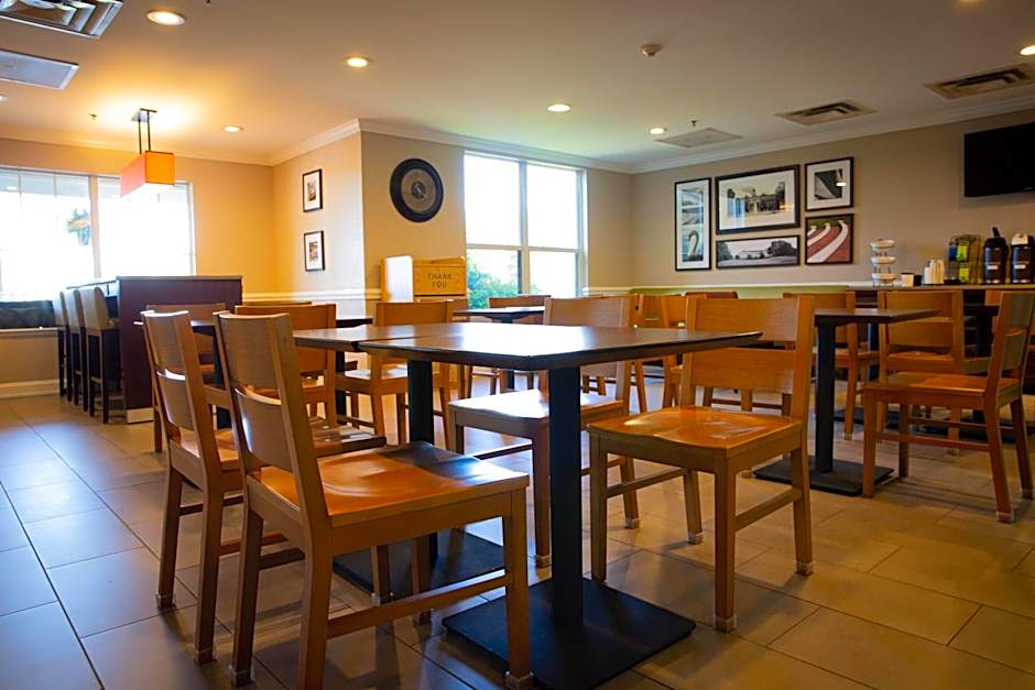 Country Inn & Suites by Radisson, Burlington (Elon), NC