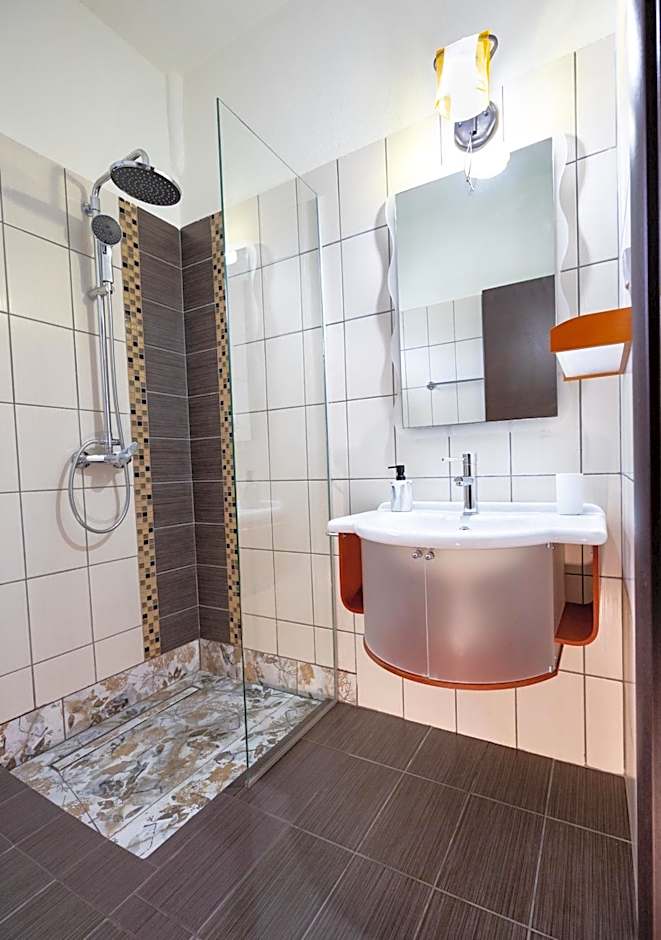 GoldenHill Studios&apartments