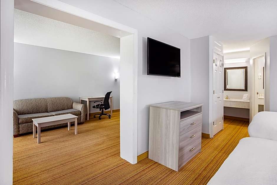 Days Inn & Suites by Wyndham Williamsburg Colonial