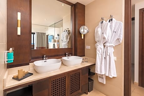 Deluxe Suite With Sea View