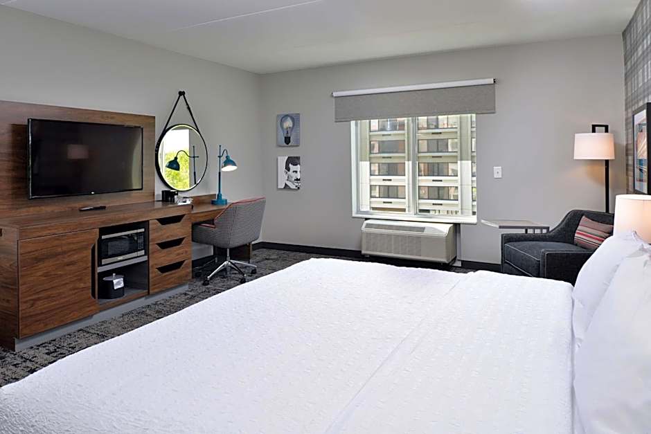 Hampton Inn & Suites Greensboro Downtown, NC