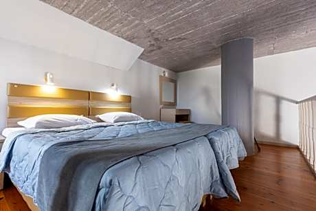 One Bedroom Apartment with Garden View-Split Level