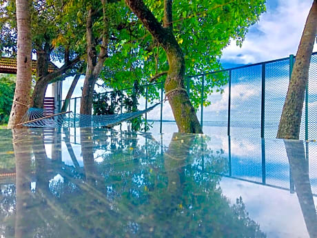 Saro Lake County Hotel