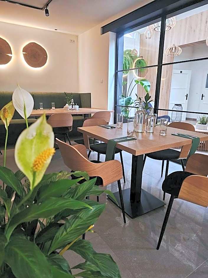 Restauracja i Noclegi Pod Kasztanami