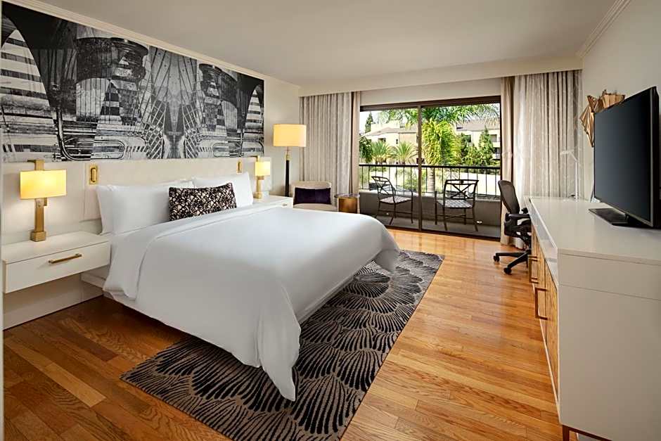 Avenue of the Arts Costa Mesa, a Tribute Portfolio Hotel