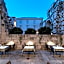 Hotel Peristil