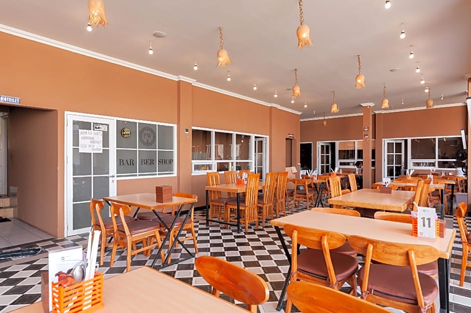 RedDoorz Syariah near Lemahabang Station