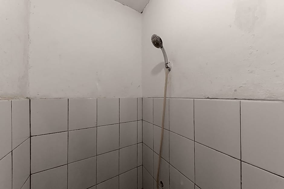 RedDoorz near Terminal Pasir Hayam Cianjur