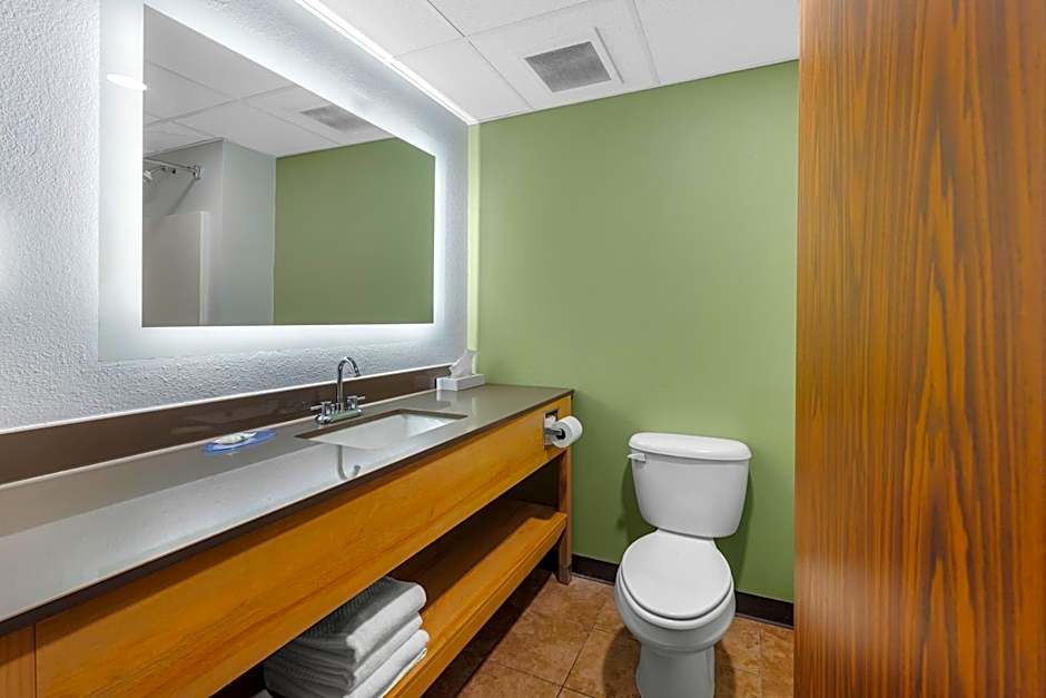 Quality Inn & Suites Monterey I-40