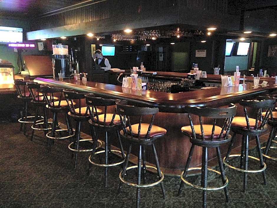 Fred's Inn Restaurant & Lodging