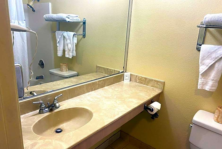 Ramada by Wyndham Los Angeles/Wilshire Center