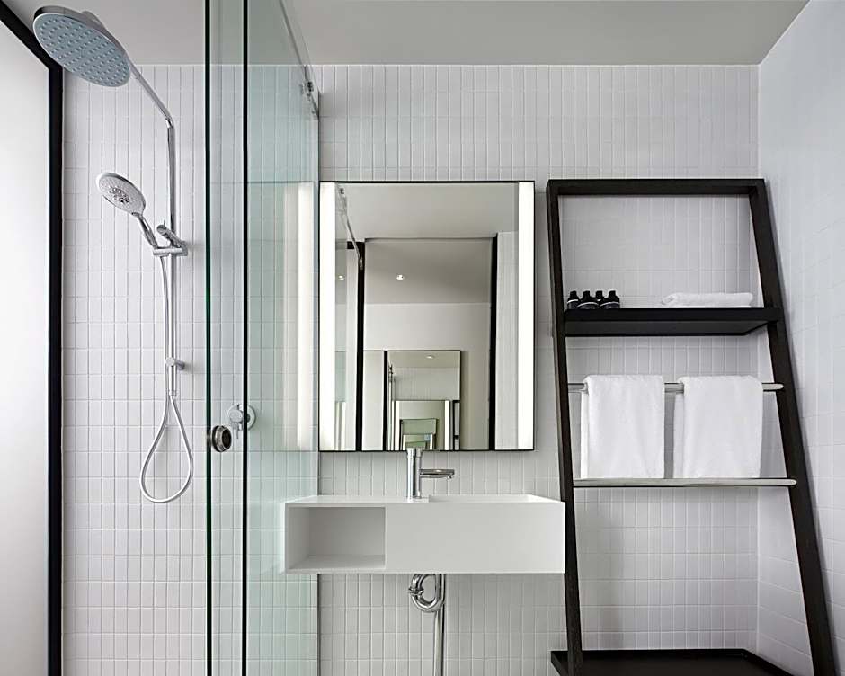 Little National Hotel