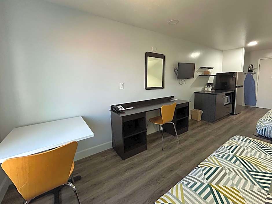 Studio 6 Suites Hesperia, CA West Main Street I 15