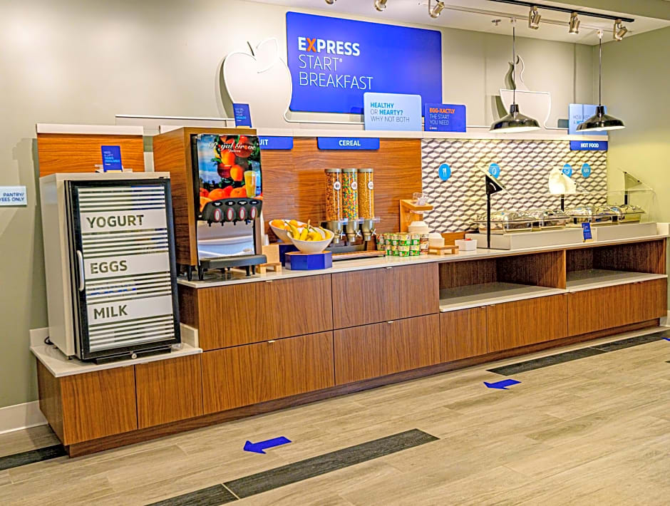 Holiday Inn Express & Suites Dayton East - Beavercreek by IHG