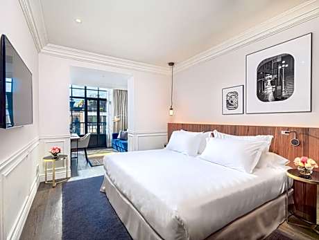 Deluxe Double Room (2 Adults + 1 Child)