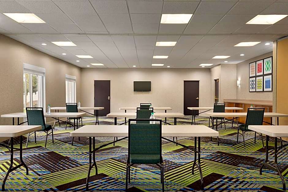 Holiday Inn Express Hotel & Suites Auburn - University Area By IHG