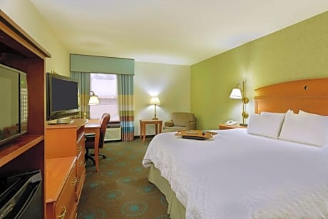 1 King Mobility Access With Tub Nonsmoking