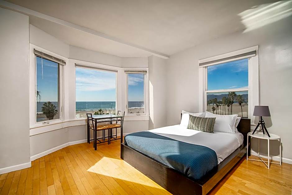 AIR Venice on the Beach