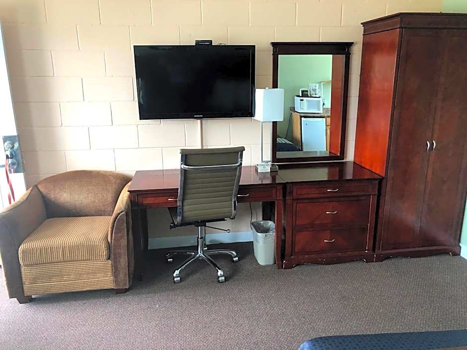 Perth Plaza Inn & Suites