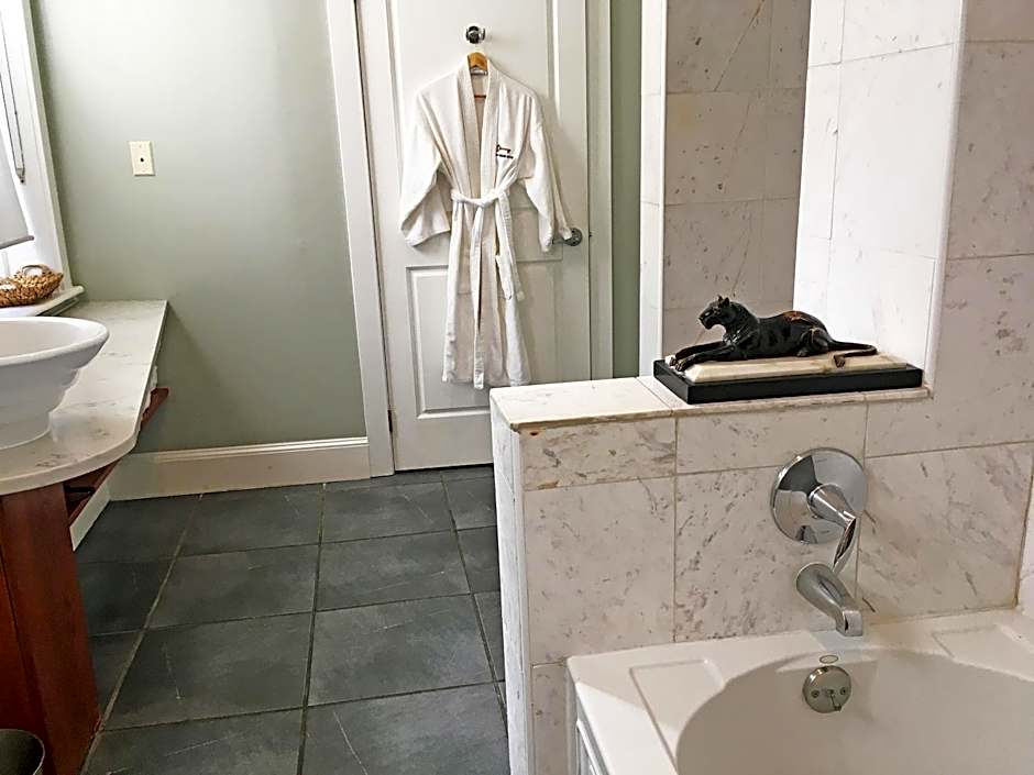 Morris House Hotel - Bed And Breakfast