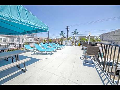 Surfcomber Motel