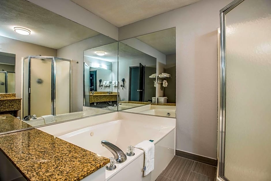 Quality Suites Lake Charles Downtown