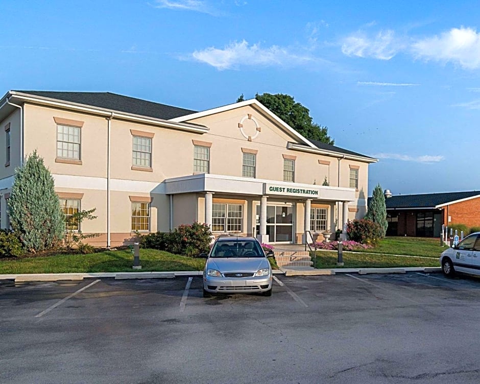 Quality Inn & Suites Skyways