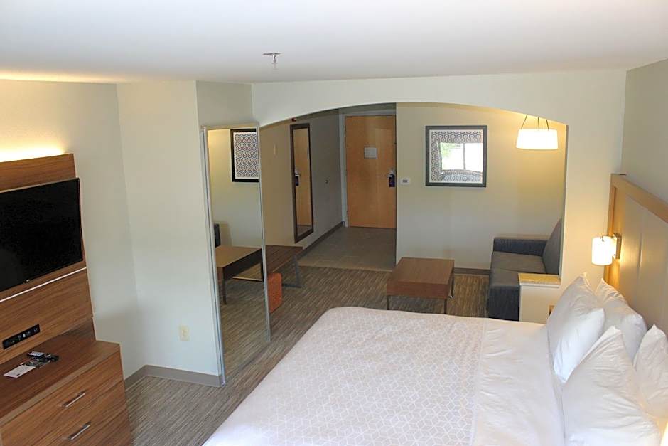 Photo 1 of 2 of 2 Queen Beds Suite, Mobility Accessible, Bathtub