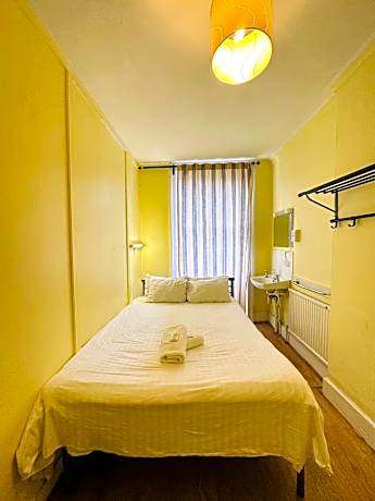 Basic Double Room with Shared Bathroom