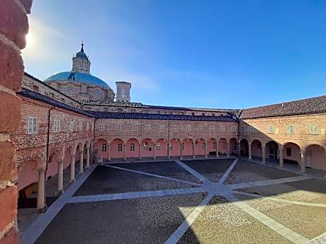 Casa REGINA MONTIS REGALIS