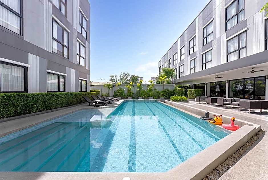 Gate43 Airport Hotel