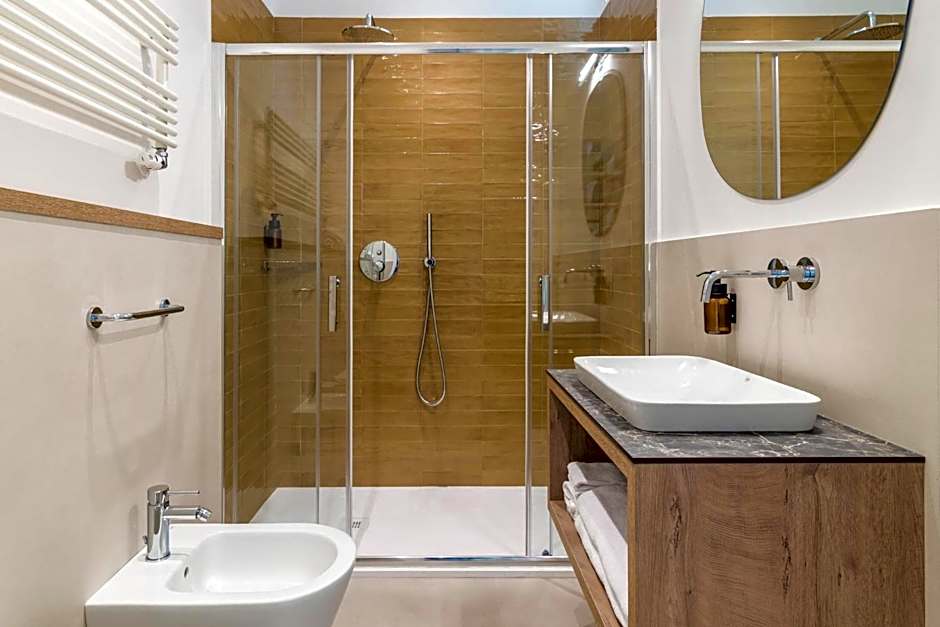 ELECTRIC Rooms & Suites