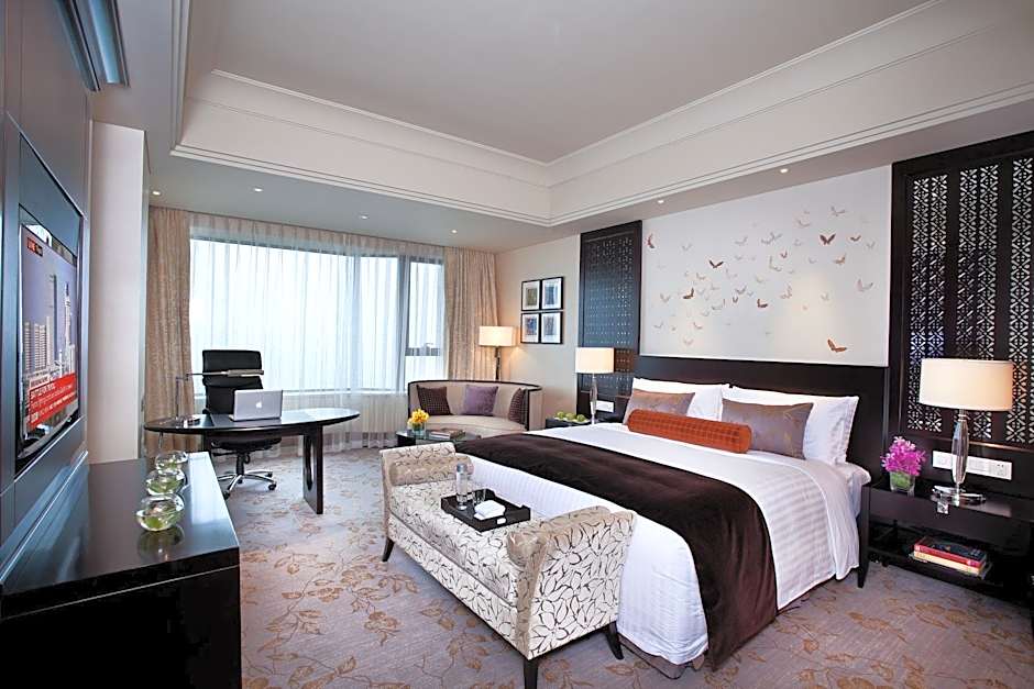 Zdjęcie 1 z 7 — Classic 1 King Bed, Smoking, City View