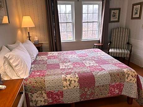 Queen Room with Garden View